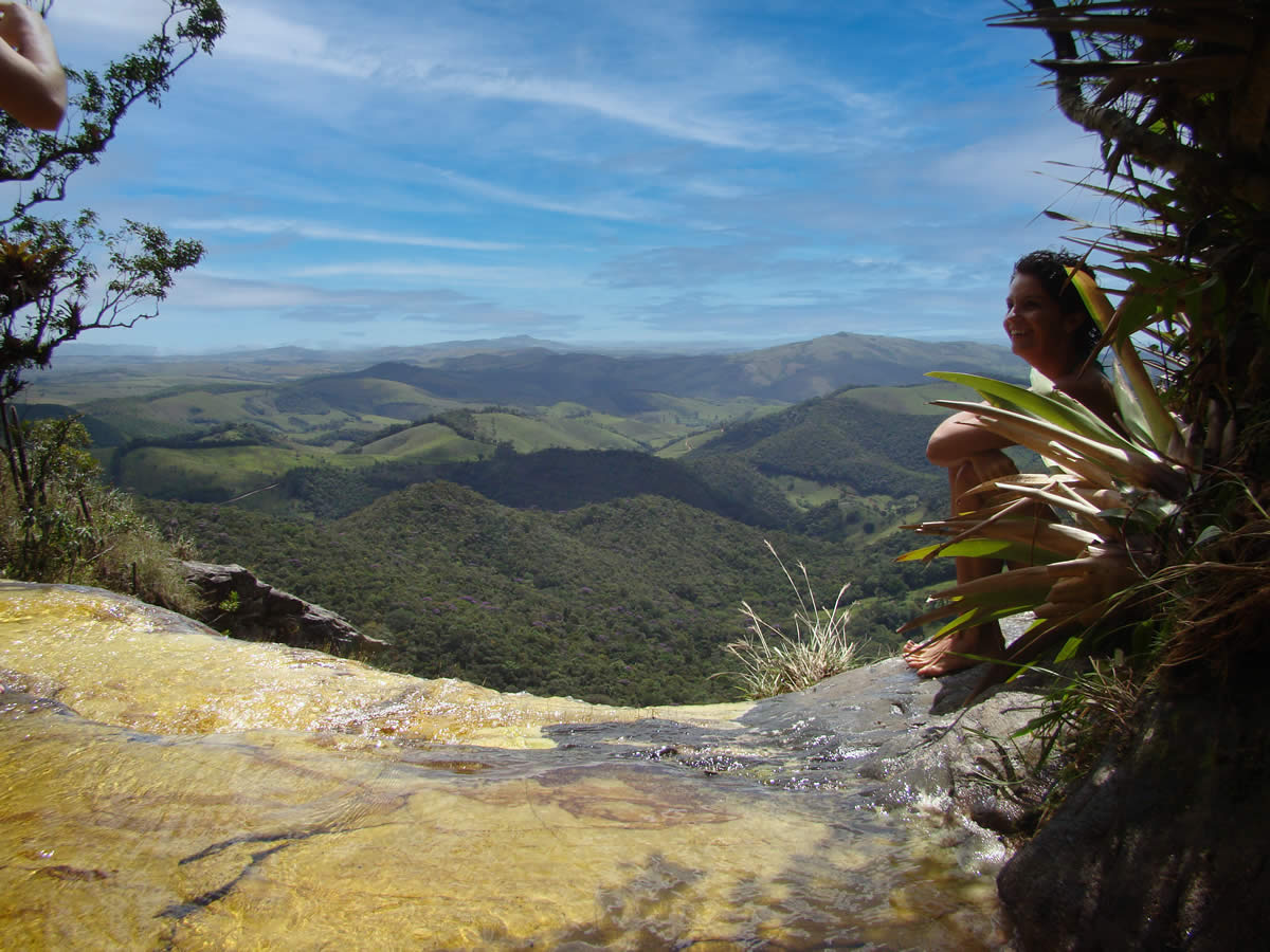Artesanato regional: tradições em barro e madeira